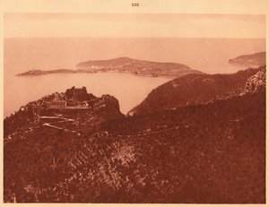 Panorama e Cap Ferrat, vistos do Grande Corniche, Eze, 1930. de Unbekannt