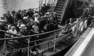 Passageiros a bordo de um barco, Bournemouth, Dorset, 1921 de Unbekannt
