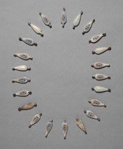 Contas em forma de pétala, c. 1391-1353 aC. de Unbekannt