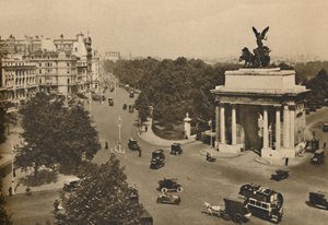 Piccadilly e a Quadriga do Monte Constitution, c1935. de Unbekannt