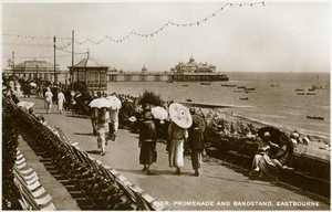 Cais, passeio e coreto, Eastbourne, Sussex, c1920s de Unbekannt