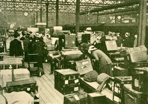 Pilhas de bagagem na estação Charing Cross, 1930. de Unbekannt
