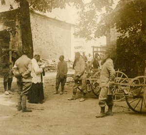 Padre dizendo missa ao ar livre, c1914-c1918 de Unbekannt