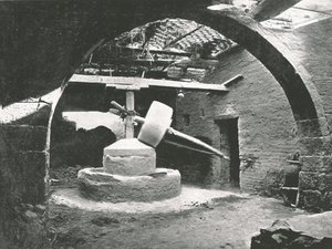 Moinho de milho primitivo, Delta do Nilo, Egito, 1895. de Unbekannt