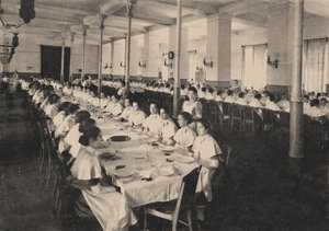 Alunos do Instituto Smolny para Donzelas nobres na cantina, 1889 de Unbekannt