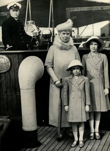 Queen Mary com suas netas, década de 1930, 1951. de Unbekannt