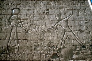 Ramsés III ferindo seus inimigos diante de Amon-Ra, Templo Mortuário, Medinet Habu, Egito, século XII aC de Unbekannt