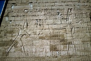 Alívio de Ramsés III ferir inimigos, Templo Mortuário de Ramsés III, Medinet Habu, c1200BC de Unbekannt