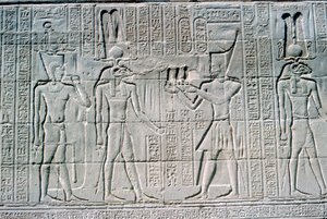 Alívio do Faraó antes de Khnum, Templo de Khnum, Períodos Ptolomaico e Romano de Unbekannt