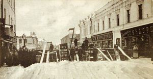 Barricadas revolucionárias na rua Seleznevskaya, Moscou, Rússia, durante o levante em 1905 de Unbekannt