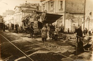 Obras na rua Tverskaya Street, Moscou, URSS, década de 1920 de Unbekannt