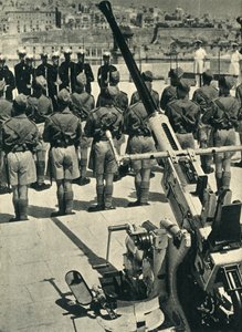 Fuzileiros navais reais na parada que comemora a defesa bem sucedida de Malta, segunda guerra mundial, 1943 1944. de Unbekannt