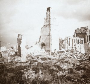 Igreja em ruínas, Chauny, norte da França, c1914-c1918 de Unbekannt