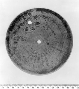 SUNDIALS, ALTITUDE Partes de um relógio de sol portátil bizantino, c AD Partes de um relógio de sol portátil bizantino, c AD 520 de Unbekannt