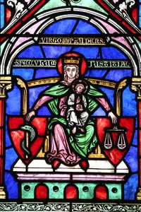 Igreja de Saint Fargeau. Janela de vidro manchado. Virgem Maria e o Menino Jesus. França de Unbekannt