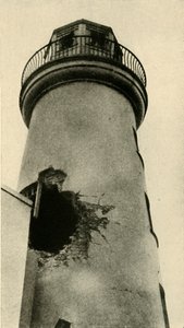 Farol de Scarborough atingido por uma bomba alemã, Primeira Guerra Mundial, dezembro de 1914, c1920. de Unbekannt