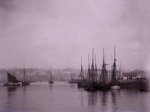 Navios no porto de Plymouth em Devon. de Unbekannt