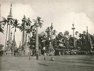 Santuários no pagode Shwe Dagon, Rangoon, 1900. de Unbekannt