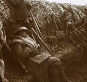 Soldados descansando em trincheiras, c1914-c1918 de Unbekannt