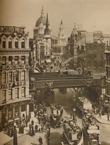 Pináculo de St. Martins Ludgate mostrado em silhueta contra o volume de St. Pauls, c1935. de Unbekannt