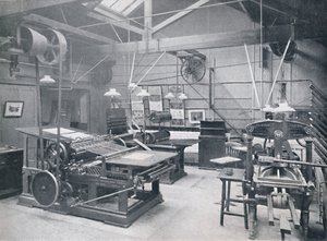 Escola da Fundação St. Bride. Sala de máquinas de tipografia, 1917 de Unbekannt