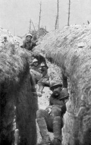 Porta-macas em uma trincheira, ao sul de Cornillet, Primeira Guerra Mundial, 20 de maio de 1917 de Unbekannt