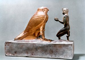 Taharqa em frente ao falcão Hemen, Egito Antigo, século VII aC de Unbekannt