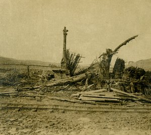 O Calvário em Les Éparges, norte da França, c1914-c1918. de Unbekannt