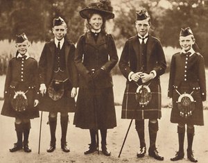 Os Filhos do Rei George V e Queen Mary, c1910, 1937. de Unbekannt