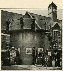 O tanque de mergulho em Portsmouth, onde os mergulhadores são treinados, 1901. de Unbekannt