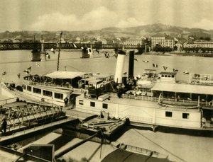 O navio a vapor Franz Schubert no rio Danúbio, Linz, Alta Áustria, c1935. de Unbekannt