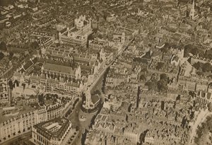 O covil da lei como poucos londrinos já o viram: o templo e os tribunais de justiça, c1935. de Unbekannt