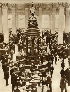 O Lutine Bell na sala de subscrição em Lloyds of London, 1933, 1935. de Unbekannt