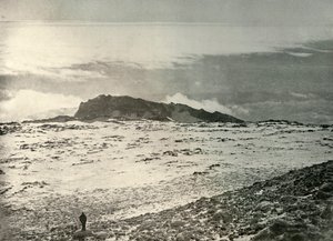 A velha cratera de Erebus, com uma cratera mais antiga ao fundo, c1908, 1909 de Unbekannt