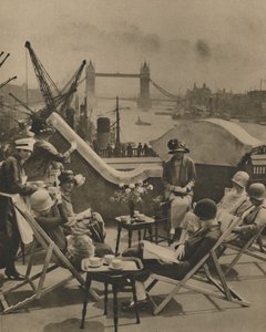 A piscina do jardim do Langbourne Club para mulheres da cidade, 1920, c1935. de Unbekannt