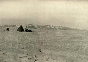 A Cordilheira Queen Alexandra Fotografada no caminho pela Geleira, c1908, 1909 de Unbekannt