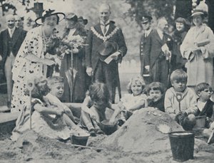 A rainha abre um parque infantil, 1936, 1937. de Unbekannt