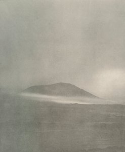 O início de uma nevasca ... Deriva chegando ao redor do Monte Erebus, c1908, 1909 de Unbekannt