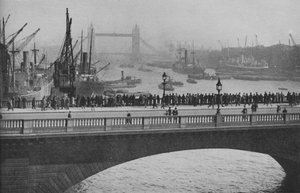 A piscina superior da London Bridge, uma das seções mais movimentadas do porto de Londres, 1936 de Unbekannt