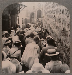 A Via Dolorosa da Torre de Antonio até a Igreja do Santo Sepulcro, c1900 de Unbekannt