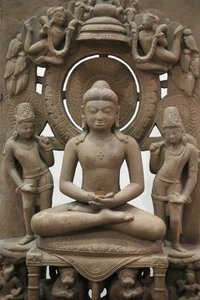 O Museu Victoria e Albert. A Jina Rishabhanatha. 800-900. O Sandstone. Norte da Índia. Reino Unido. de Unbekannt