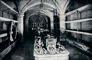 A cripta sob a capela-mor da capela de St Georges, Castelo de Windsor, 1910 1911 de Unbekannt
