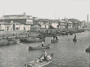A entrada para o canal de Suez em Port Said, Egito, 1895. de Unbekannt