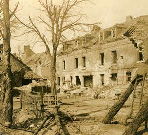 A fábrica de vidro em Soissons, norte da França, c1914-c1918 de Unbekannt