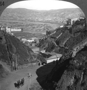 O porto e a cidade de Valparaíso, Chile, c1900s de Unbekannt