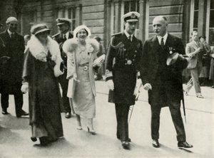 Sua Majestade em Edimburgo, durante as celebrações do jubileu do rei George V 1935, 1937. de Unbekannt
