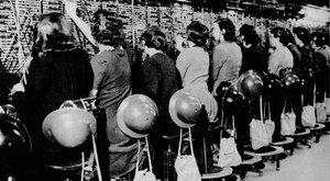 Sentar e continuar como se nada estivesse acontecendo lá fora não era fácil, 1941 1942 de Unbekannt