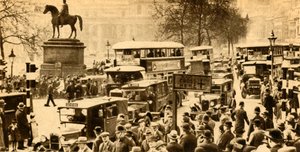 Trafique na Trafalgar Square, Londres, 1933. de Unbekannt