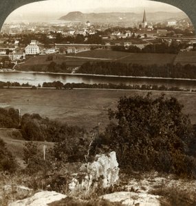 Trondhjem, suas casas, armazéns e catedral, entre o rio Nid e o Fiorde, Noruega, 1905. de Unbekannt