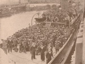 Tropas a bordo de um transporte de canal, c1915 1928 de Unbekannt